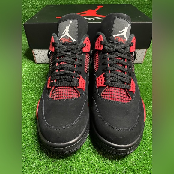 Jordan 4 - Picture 2 of 6